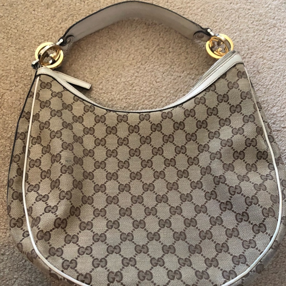 Gucci handbag in EUC